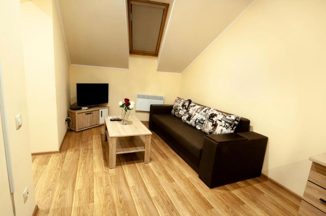Wonderful Flat On City Center Oezjhorod Buitenkant foto