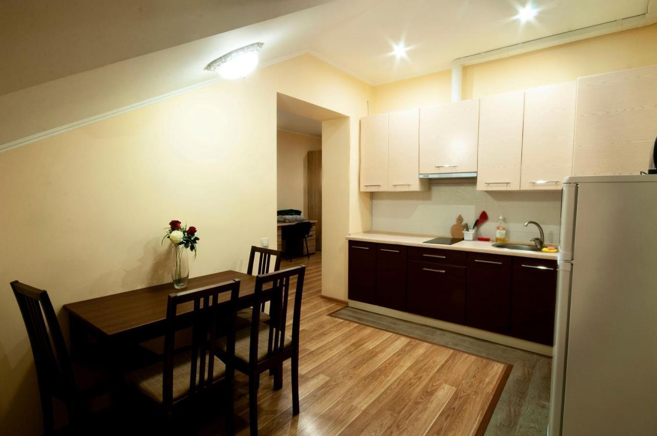 Wonderful Flat On City Center Oezjhorod Buitenkant foto