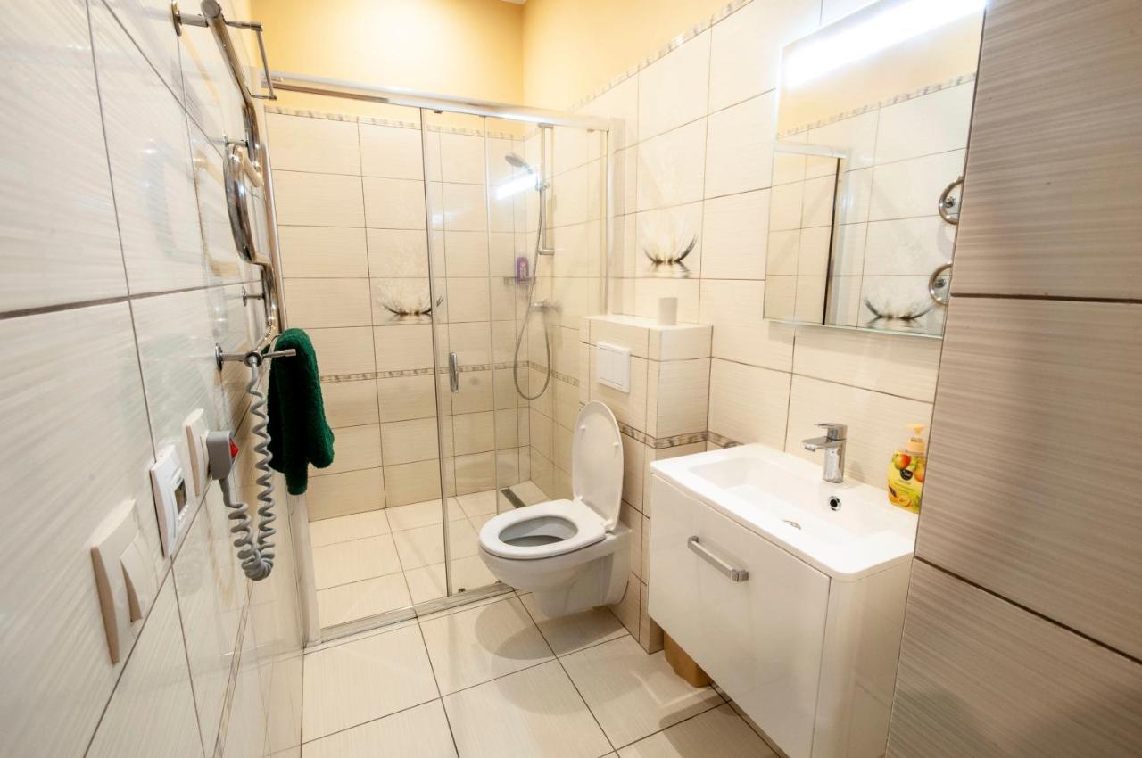 Wonderful Flat On City Center Oezjhorod Buitenkant foto