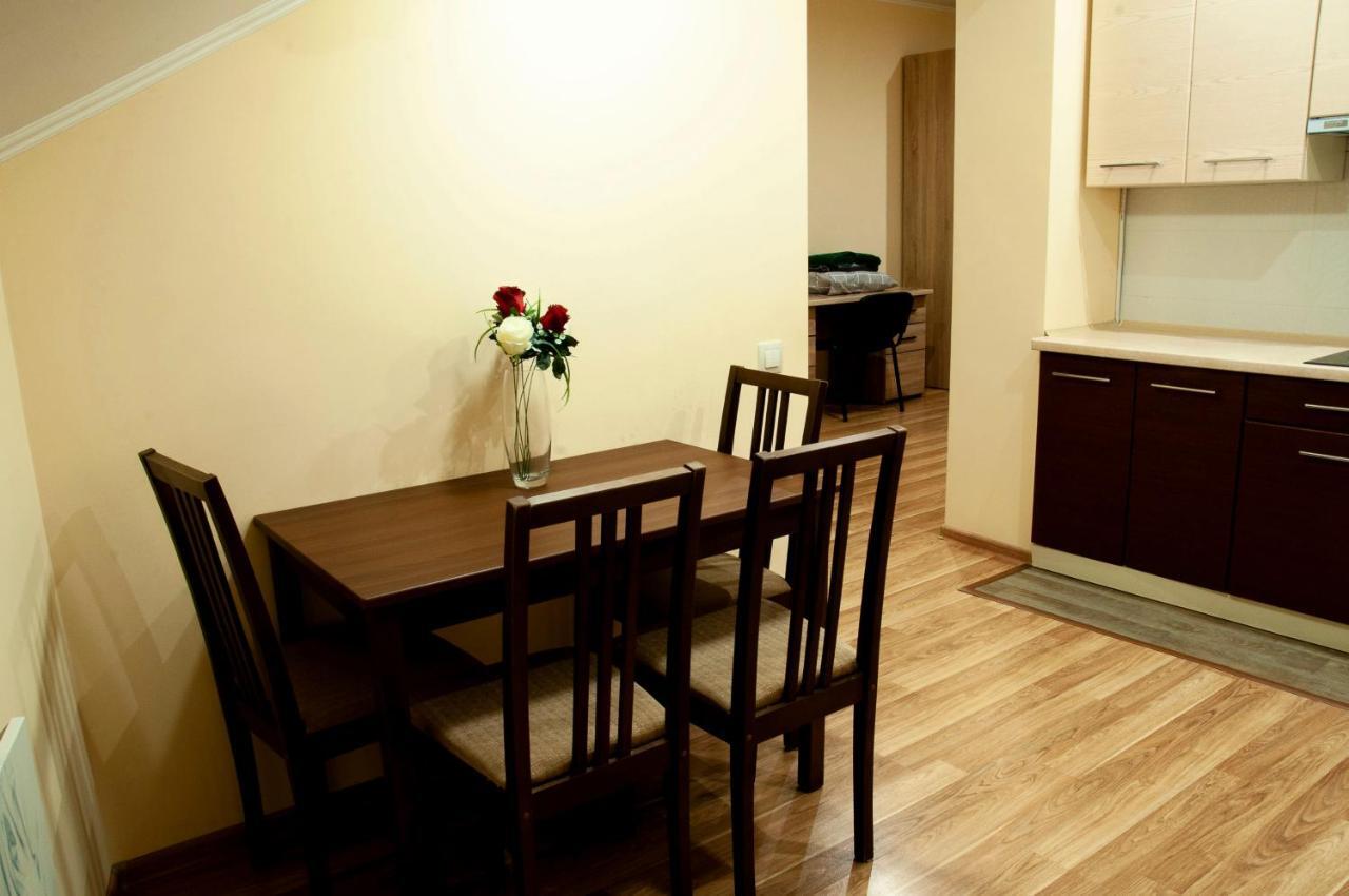 Wonderful Flat On City Center Oezjhorod Buitenkant foto